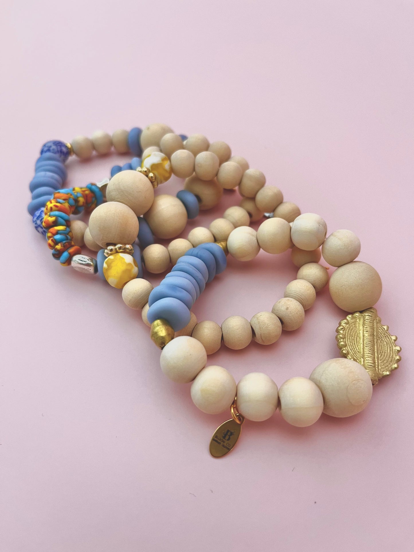 Cada Brazalete se venden por separado.