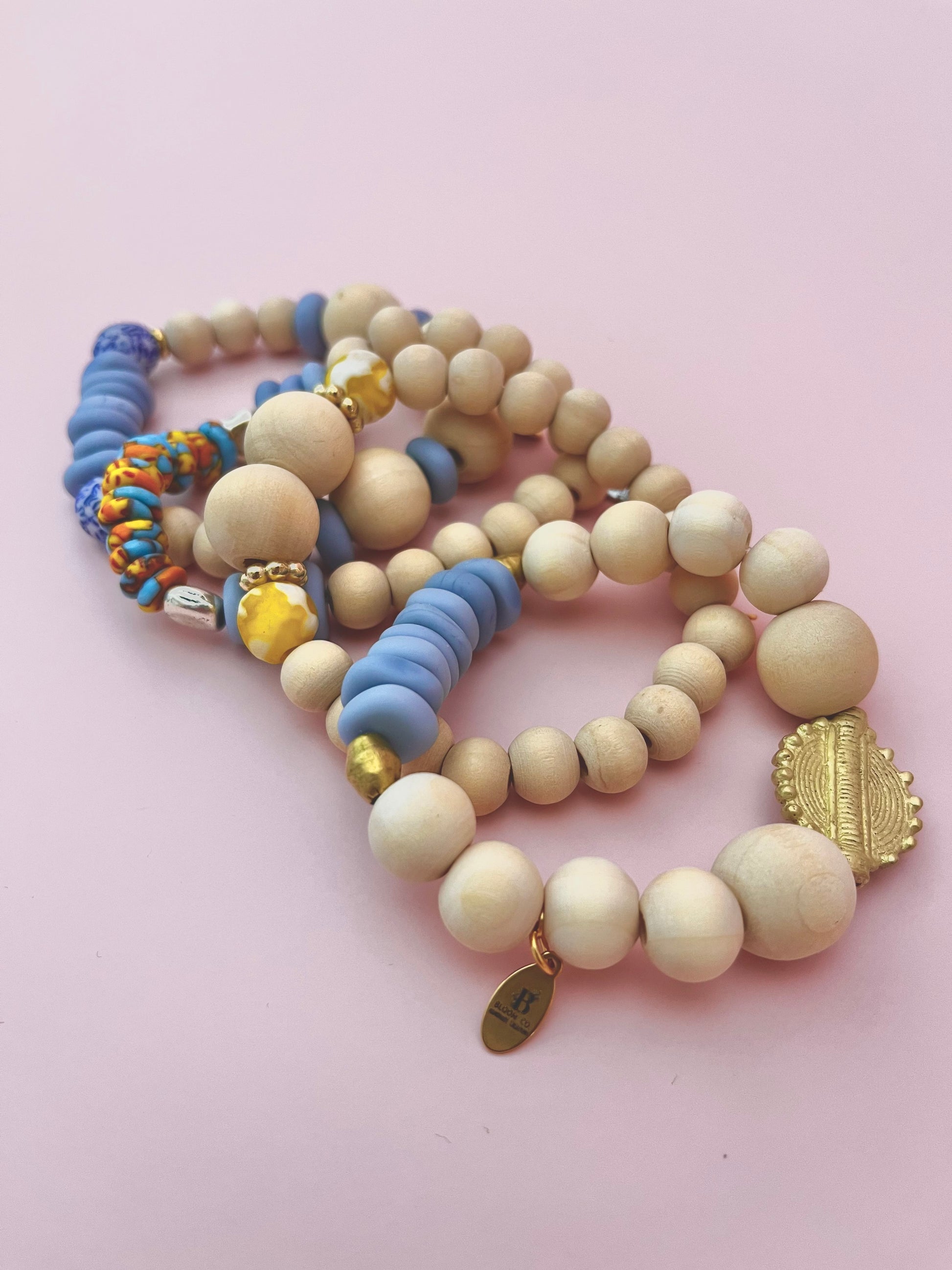 Cada Brazalete se venden por separado. 
